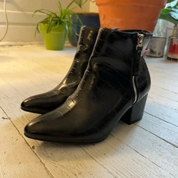 Crocodile Texture Black Chelsea Ankle Boot - Picture 3 of 7